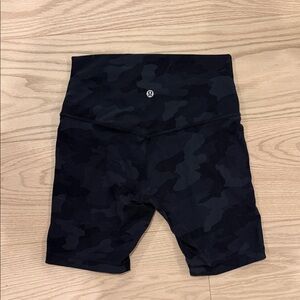 LULULEMON Black Camouflage Align 6” shorts